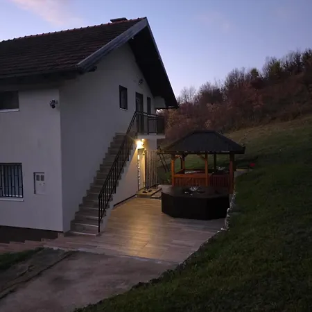 Emani Nyaraló Visoko